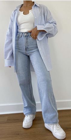 Blue Mom Jeans Outfit Aesthetic, Outfit Chemise Bleu, January Fits, Casual But Cute Outfits, Money Aesthetics, Blue Jean Outfits, Spring Styles, Coastal Granddaughter