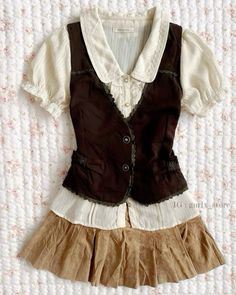 Brown Shoujo Outfit, Bookworm Outfits, Crochet Cosplay, Different Body Sizes, Shimmering Dress, Outfit Looks, Two Friends, Vestidos Vintage, Friends Show