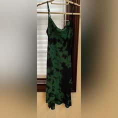 Amanda Uprichard Ansonia Slip Dress Green And Black Tie Dye. Size Xs. Worn Twice!!! Perfect Condition. Details: Fabric: Lightweight Non-Stretch Crinkled Weave Tie-Dye Pattern Cowl Neck And Adjustable Spaghetti Straps Asymmetrical Hem Midi Length Shell: 100% Polyester Unlined Casual Silk Midi Dress For Evening, Green Silk Midi Dress For Night Out, Casual Silk Evening Dress, Casual Evening Silk Dress, Fitted Silk Casual Dresses, Casual Fitted Silk Dresses, Amanda Uprichard Dress, Amanda Dress, Tie Dye Colors