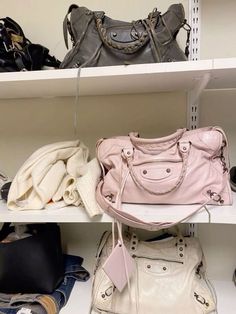 Uni Bag, Fest Outfits, Aesthetic Bags, Super Rich Kids, Bags Aesthetic, Balenciaga Bag