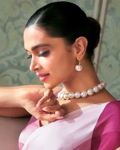 Deepika Padukone Hair, Mind Magic, Deepika Ranveer, Dipika Padukone, Sleek Hair, Deepika Padukone Style, Pearls Diy, Slick Hairstyles, Ranveer Singh