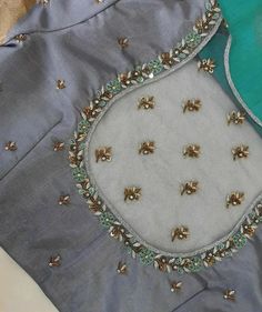 Blouse Net Design, Arri Design, Zardosi Blouse, Casual Blouse Designs, Maggam Blouses, Netted Blouse Designs, Blouse Works, Latest Bridal Blouse Designs