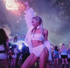 Pinterest @IIIannaIII Neon Rave Outfits, Coachella 2020, Edm Festival Outfit, Festival Rave Outfit, Rave Girls, Rave Babe