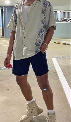 Men Fit Inspo Summer, Summer Vibes Outfits Men, Casual Guy Outfits Aesthetic, Men Outfits With Shorts, Guys Summer Fashion, Hawaii Fits Men, Streetwear Men Outfits Shorts, Shorts Outfits Men Aesthetic, Mens Summer Fits Aesthetic