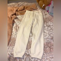 Tna Cozy Fleece Boyfriend Basic Sweatpant. Brand New. Never Worn. Very Comfy And Soft Sweatpant. Perfect Shape To Them. Off White- Cream Color Comfortable White Trousers, White Relaxed Fit Sweatpants For Winter, White Fleece Winter Bottoms, White Fleece Sweatpants With Pockets, White Comfy Joggers For Loungewear, White Comfy Joggers For Lounging, Comfortable White Sweatpants For Loungewear, White Fleece Pants For Winter, Comfortable White Loungewear Sweatpants