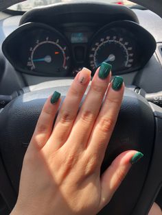 Emerald Green Nails Short Coffin, Plain Emerald Green Nails, Square Acrylic Nails Emerald Green, Green Simple Nails Design, Short Acrylic Nails Forest Green, Army Green Acrylic Nails Designs, Acrylic Nails To Match Green Dress, Short Acrylic Nails Square Spring Green, Short Nail Ideas Dip Powder