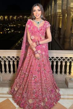 Rani Pink Bridal Saree, Katan Lehenga, Sangeet Bride Outfit, Engagement Fits, Indian Engagement Outfit, Beautiful Gown Designs, Hairstyles For Gowns, Beautiful Lehenga