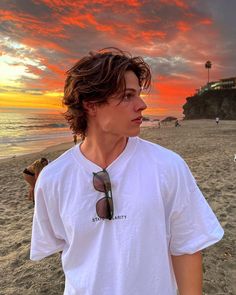 Hot Boyfriend Hair, Hot Boyfriend Haircut, Cute Brunette Guys, Brunette Guy, Brunette Guys, Boyfriend Haircut, Sam Dezz, Aesthetic Brunette, Beach Hairstyles Men