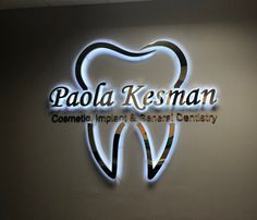 the neon sign for paola kersman's cosmetic implants and desert dentality