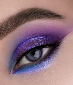 Purple And Blue Eyeshadow, Eye Makeup Pictures, Eye Makeup Designs, Colorful Eye Makeup, Creative Eye Makeup, Blue Neon, Eye Makeup Art, Blue Makeup, Makeup Pictures