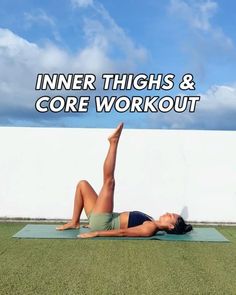 a woman doing an exercise on a mat with the words inner thighs and core workout