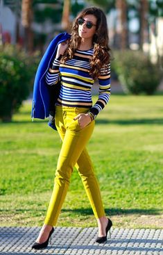 consejos de estilismo Colour Palate, Office Clothes, Yellow Jeans, Color Board, Spring Mix, Yellow Pants, Spring Look, Elegante Casual, Pretty Colors