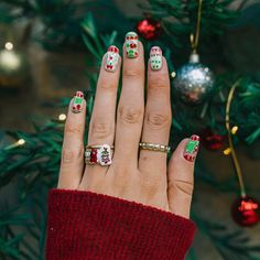 Creative christmas nail design ideas with a touch of holiday sparkle Holiday Nails Easy, Holiday Manicure