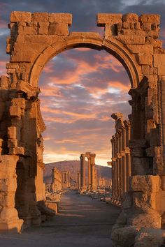 an arch in the middle of some ruins