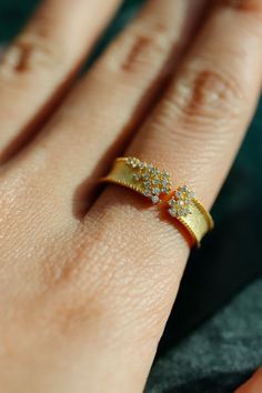 Charlotte Stardust Diamant Pave Gold Vermeil Eternity Band - Etsy.de Gold Ring Designs, Sparkly Things, Celestial Jewelry, Jewelry Lookbook, Vermeil Jewelry, Cheap Jewelry, Funky Nails, Blue Jewelry, Bracelet Argent