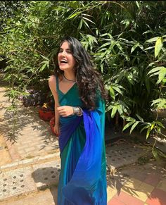 Saree Ideas For Freshers Party, Saree For Day Function, Saree Ideas For Freshers, Freshers Saree Ideas, Best Saree Poses, Farewell Saree Inspo Aesthetic, Fairwell Saree Ideas, Fairwell Sarees, Freshers Saree Look