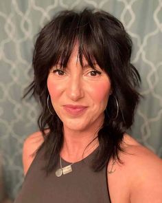 25 Best Shag Haircuts Women Over 40 Can Pull Off Shag Haircuts For Women, Corte Shag, Haircuts For Women Over 40, Curly Shag Haircut, Shaggy Hairstyles, Women In Their 40s, Rocker Hair, Shag Cut