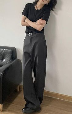 Neutral Smart Casual Outfit, Professional Baggy Outfits, Masc Women Business Casual, Masc Office Wear, Work Outfit Inspo Summer, Gender Fluid Style, Masc Shirts, Adrogonus Outfits Summer, Masc Dark Academia Outfits