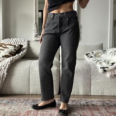 Vintage Levi's 501 black jeans with button up waist. Mid/high waisted straight leg the perfect everyday basic! Great condition. 13.5 inch waist 24 inch inseam Model is 26 waist/5ft Black Levi Jeans Outfits, Everyday Washed Black Mid-rise Jeans, Washed Black Mid-rise Relaxed Fit Jeans, Black Levi 501, Levi's Mid-rise Black Jeans, Levi Jeans Outfit, Levi's Black Everyday Jeans, Levis 501 Black, Black Levi Jeans