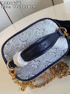 Size: 11cm*10cm*8cm It comes with Dust box, Care manual, Tag, and Paper bag. Louis Vuitton Bags, Louis Vuitton Bag, Paper Bag, Clutch Bag, Louis Vuitton, Thing 1, Things To Come, Velvet, Tote Bag