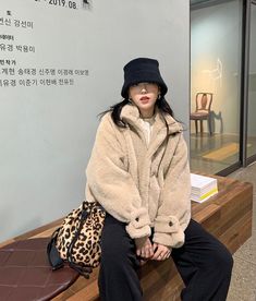 Teddy Jacket Outfit Korean, Cold Outfits Korean, Teddy Jacket Outfit Aesthetic, Korean Cold Outfits, Korea Winter Outfit, 90s Chola, 90s Chola Fashion, Teddy Jacket Outfit, Sherpa Outfit