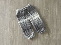 a crochet pattern for a baby's pants with drawstrings