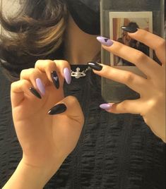 Lilac And Black Nails, Dark Purple Almond Nails, Purple And Black Nail Ideas, Black And Purple Nails, Paznokcie Hello Kitty, Girly Acrylic, Anime Nails, Goth Nails, Glamour Nails