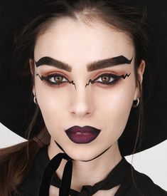 Witch Makeup With Glasses, Witch Halloween Makeup Easy, Simple Witch Makeup, Halloween Lunch, Casa Halloween, Witch Makeup, Witch Diy, Glasses Makeup, Halloween Eyes