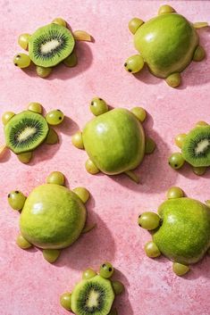 there are many green apples and kiwis in the shape of turtle's