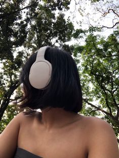 Headphone, white headphone, gray tube top, grey tube top, no face selfie, no face, no face selfie ideas Cover Face Photo Ideas, Mirror Selfie Poses Aesthetic No Face, Selfie No Face Ideas, No Face Pfp Ideas, Selfie Ideas Without Showing Face, Covered Face Selfie, No Face Photo Ideas Selfie, Insta Photo Ideas No Face, Face Covered Selfie