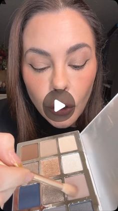 Erica Taylor on Instagram: "Eyeshadow Shimmer over mature lids hack. Shimmer can enhance our texture but swiping a bit of matte over smoothed out  the appearance of the lines  #eyeshadow #matureskin #matureskinmakeup #eyeshadowtutorial #over40 #eyeshadowtutorial #makeup #makeuptutorial #fyp used @makeupbymario moonlight palette as demo" Eyeshadow Palette Tutorial Step By Step