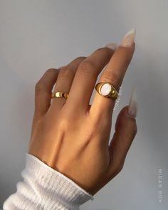 Metal: Stainless Steel Finishing: 18K Yellow Gold PVD Coating Stone: Mother of Pearl SKU: MBSRG021066 Hypoallergenic Waterproof Tarnish Resistant Pvd Coating, Oval Ring, Oval Rings, Mother Of Pearl, Ring Size, Yellow Gold, Stainless Steel, Stone, Ring