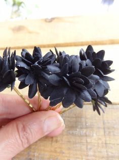 Black Flowers Wedding Hair Pins Black Satin Bridal Hair Pins - Etsy Turkey Black Flowers Wedding, Flowers Wedding Hair, Black Wedding Flowers, Boho Chic Bracelets, Boho Style Wedding, Handmade Costumes, Unusual Flowers, Wedding Hair Flowers, Wedding Hair Pins