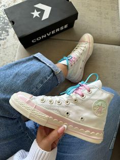 Converse Sneakers Aesthetic, Pastel Shoes Outfit, Converse Ideas, Cool Converse, Converse Design