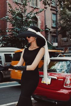 Audrey Hepburn Style, Hepburn Style, Look Retro, Classy Aesthetic, Material Girl, Moda Vintage, Pastry Chef, Mode Inspo, Looks Chic