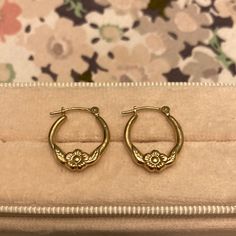 Women’s Kay Jewelers 24k Gold Flower Hoop Earrings Gold Floral Jewelry, Mexican Gold Earrings, Good Hoop Earrings, Thrift Jewelry, Flower Hoop Earrings, Antique Gold Earrings, Vintage Jewelry Earrings, Fantasy Dresses, Mexican Jewelry