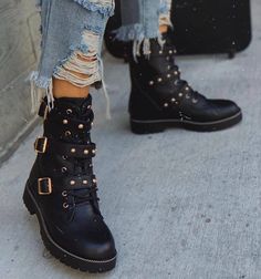 Combat Fashion, Grunge Boots, Getaway Outfit, Fashion Shoes Boots, White Nike Shoes, Winter Shoes For Women, Fresh Shoes, Kinds Of Shoes, Buy Shoes