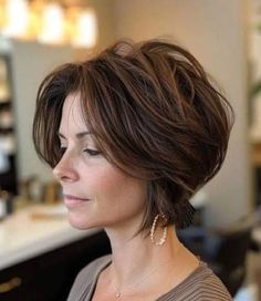 Classic Bob Hairstyle, Wedge Haircut, Thick Hair Cuts, Bob Hairstyles For Thick, Haircut For Thick Hair, Short Hair Haircuts, Short Hair With Layers, Short Bob Hairstyles, Thick Hair