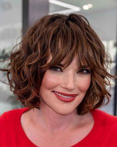 Thick Bob Haircut, Short Wavy Bob Haircuts, Haircuts Trending, Short Wavy Haircuts, Easy Care Hairstyles, Wavy Bob Haircuts, Short Wavy Bob, Choppy Bob Haircuts, Thick Wavy Hair