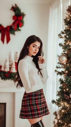 10 Christmas Outfit Looks for the Holidays! 👗Ready to sparkle this holiday season? These Christmas Outfit Ideas are all you need to make a statement! From an Elegantes Outfit for a chic look to casual yet stylish Alledaagse Outfits, there\'s something for every occasion. Embrace the festive vibes with a classic Plaid Skirt or go for sophisticated Paris Outfits for that European flair. Want to stand out at the party? Check out the stunning Christmas Dressy Outfits and Christmas Party Outfits t... Aesthetic Christmas Outfits, Outfit Ideas 2024, Christmas Outfit Ideas, Trendy Christmas Outfits, Outfit Choices, Christmas Outfits Women, Cute Dress Outfits, Christmas Party Outfits