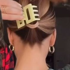 Uplift Hair Styles, Making A Bun In Hair, Easy Updos For Medium Layered Hair, Messy Bun For Thinner Hair, Claw Hairstyles, Quick Bun, Hairstyle Videos, Long Hairdos