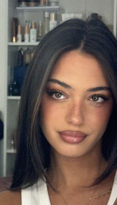 Natural Makeup Face Chart, Pear Shaped Face Makeup, Eyebrows For Long Face Shape, Makeup To Make Brown Eyes Pop, Toasty Makeup, Matte Makeup Look Natural, Morena Makeup, Model Eyebrows, 4c Natural Hairstyles Short