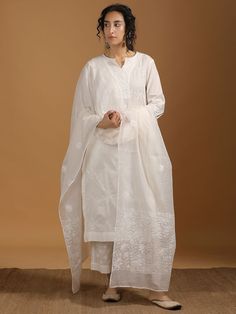 Suit Neck Designs Indian, White Kurtis, White Salwar Suit, White Kurti, Suit Neck Designs, डिजाइनर कपड़े, Suit Neck, Designer Kurti Patterns