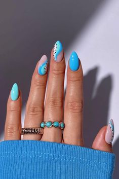 45 Summer Nail Ideas to Brighten Your Look Turquoise Nails, Geometric Nail, Basic Nails, Vacation Nails, Beach Nails, Short Acrylic Nails, Vibrant Blue, Gold Nails