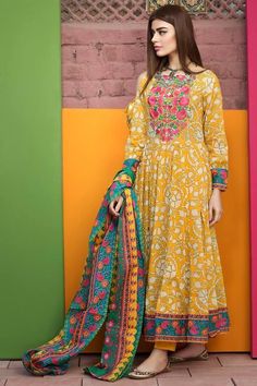 Lawn Dress by Khaadi Model#L 59 Dress Design Pakistani, Lawn Dress Design, Daytime Glam, Looks Hippie, डिजाइनर कपड़े, Latest Pakistani Dresses, Beautiful Frocks, Design Kurta, Pakistan Dress