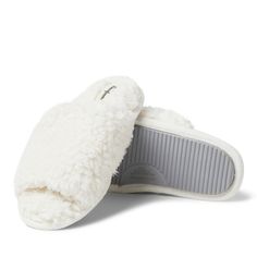 Over-the-top soft is just a step away with our Lane Teddy Slide! Made with all-over comfort in mind, this slipper features cushioned memory foam insoles and built-in DF Adapt tech to keep your feet equal parts dry and cozy. Plus, machine washable material ensures long-lasting freshness! SLIDE DESIGN: Dearfoams Women's Lane Teddy Slide slippers are perfect to slide on when you are looking for some extra comfort for your well deserving feet. These plush yet supportive slippers will be your new eve Fuzzy Slides, New Eve, Slide Slippers, Slide Design, Slide On, Slide Slipper, Memory Foam, Slippers, Design