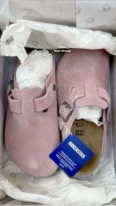 Birkenstock Outfit, Pretty Sneakers, Dr Shoes, Trendy Shoes Sneakers, Preppy Shoes, Pretty Shoes Sneakers, Shoe Wishlist, Cute Nike Shoes, Fresh Shoes