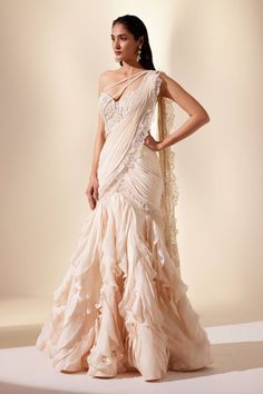 DRESS Gown With Drape Dupatta, Pre Draped Ruffle Saree, Floral Design Saree, Pre Drape Sarees, Desi Blouse Design, Designer Sarees Wedding Sabyasachi, Pre Draped Saree Gown, Ruffle Outfits Women, Drape Saree Designer