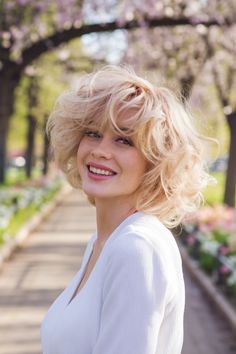 Embrace your natural beauty with these effortlessly chic loose style curly hairstyles designed for medium length hair. Whether you're aiming for a casual day out or a cute summer look, these soft, bouncy curls add a playful yet sophisticated vibe. Let your curls flow freely and enjoy a style that's both pretty and easy to maintain! #curlyhairstyles #LooseStyle Hairstyles For Medium Length Hair, Loose Style, Summer Look, Hair Designs