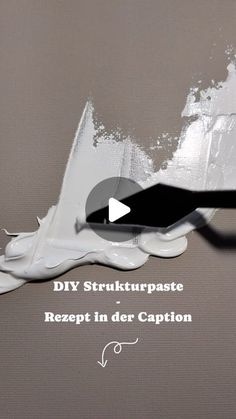 a paint roller is being used to create a white wall with the words diy struktruppaste